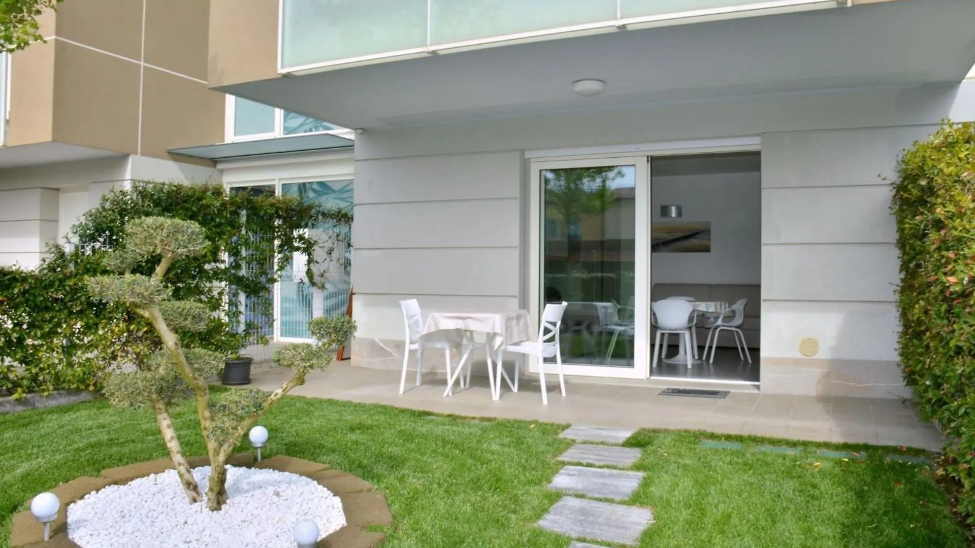 Charming Studio Apartment With Garden View Bibione